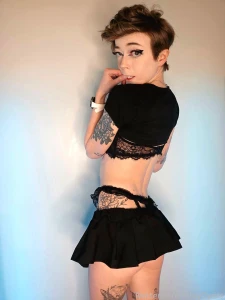 I love the lil pearls on these panties they rub my clit ring just