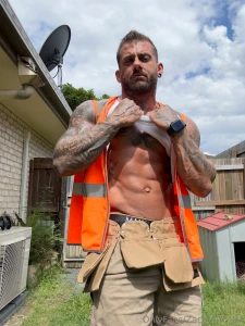 Cum give this tradie a hard earned rub i need your hands all over me part 2