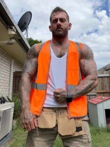 Cum give this tradie a hard earned rub i need your hands all over me part 1