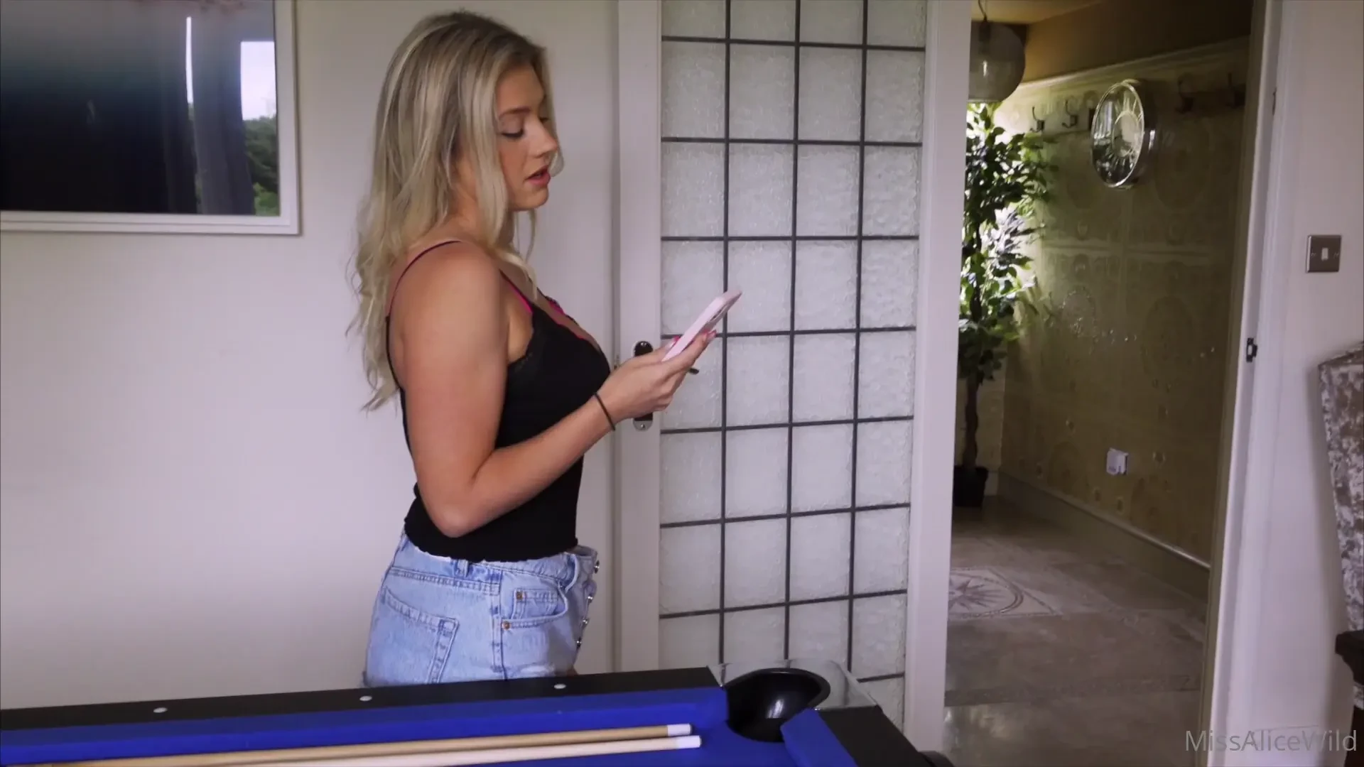 Le meilleur ami de mon pere est de passage la maison pour 2-3 jours my 