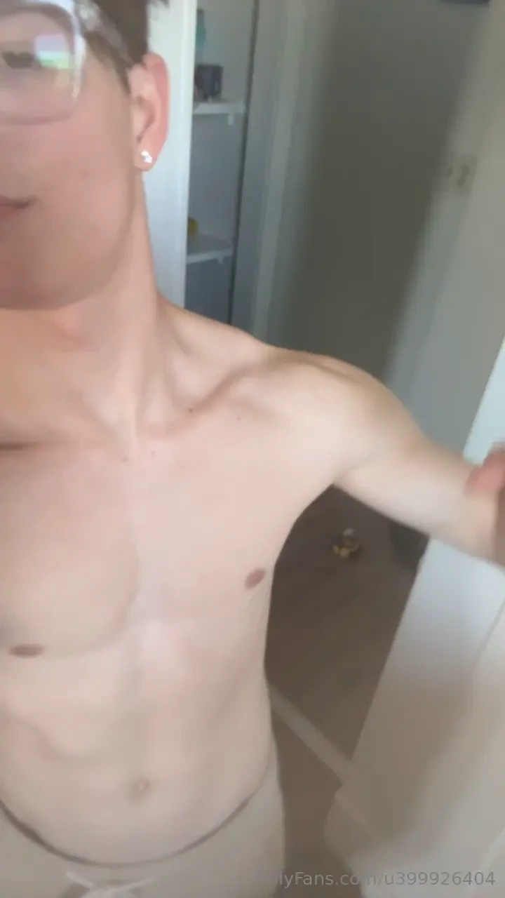Flexin these arms just for you imagine them wrapped around you 
