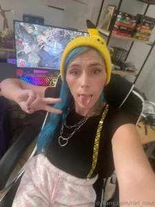 Gaming mode activated going to be playing some poe 2 leveling up my