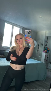 Can you imagine all the fun things you could see in this mirror