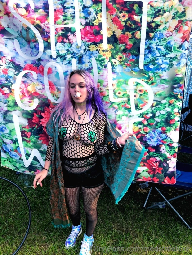 This rave girl wants to get fucked at the festival 