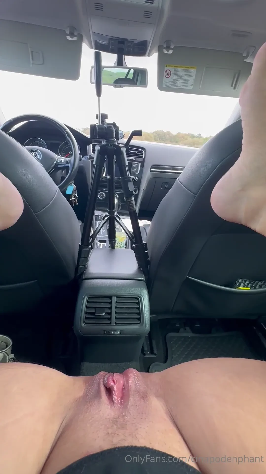 N r man riggar i bilen lskar synen 