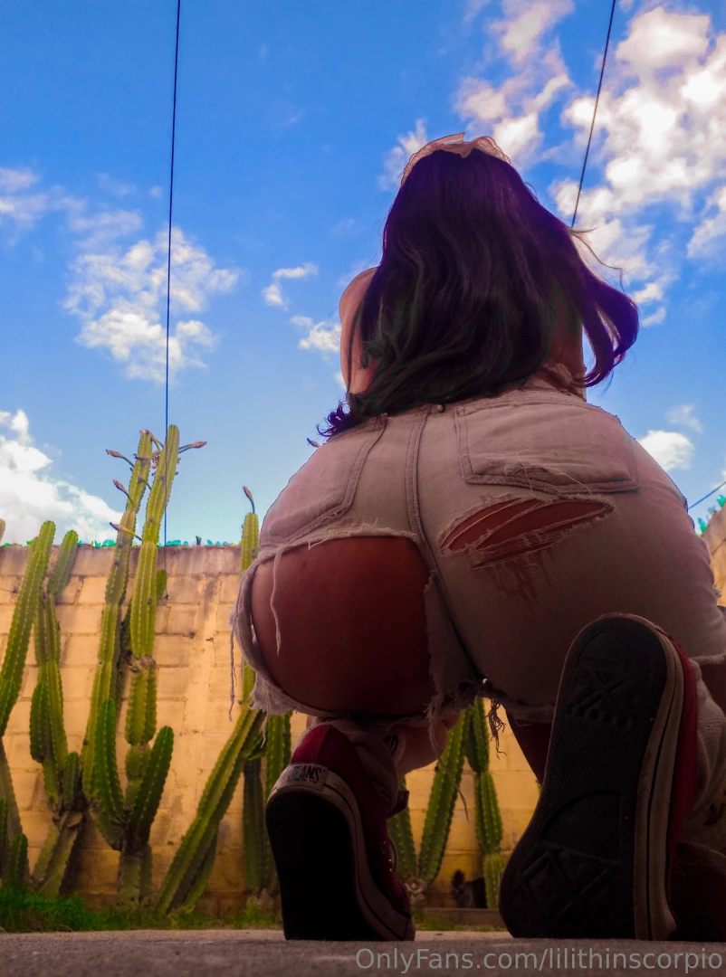 Do u know what happens when i wear those shorts i feel like u re even 