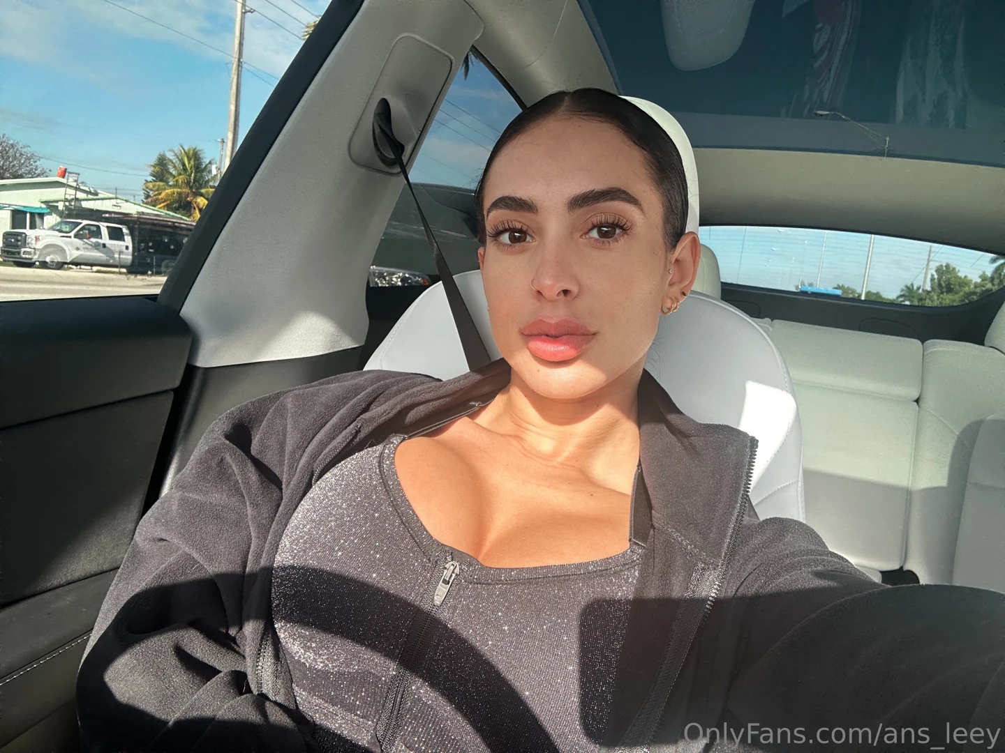 Omw to pilates happy monday i hope you guys had an amazing weekend 