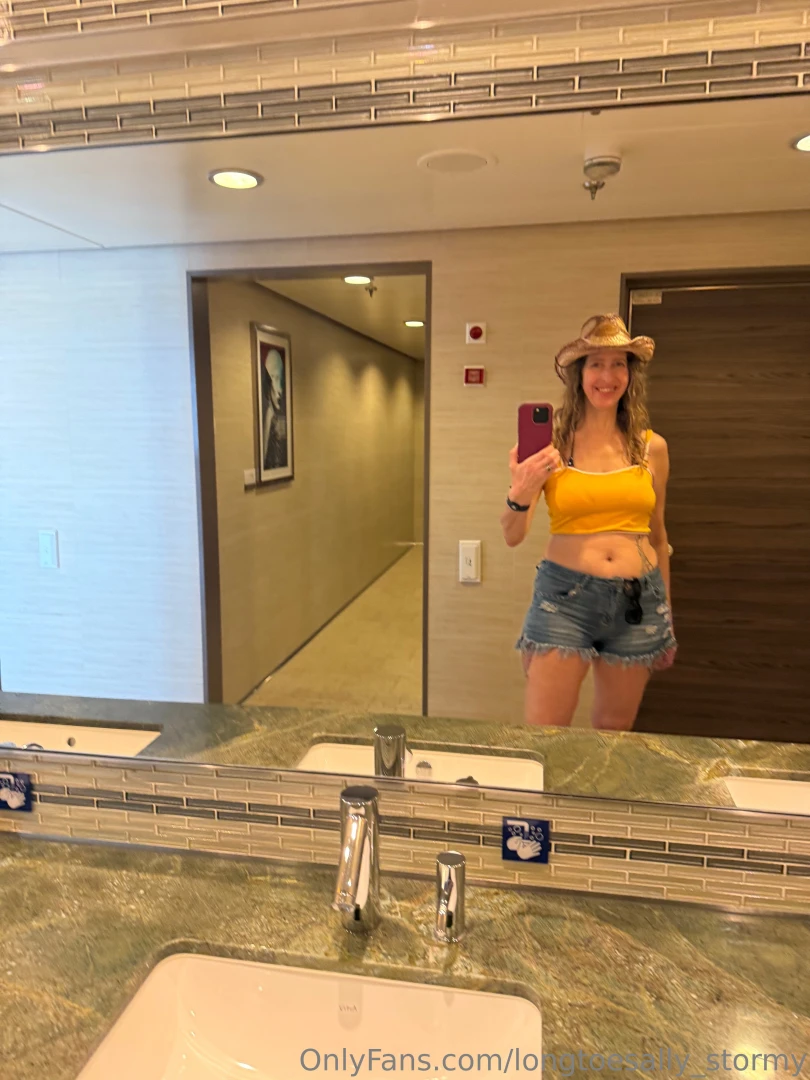 Mirror selfies part 191 