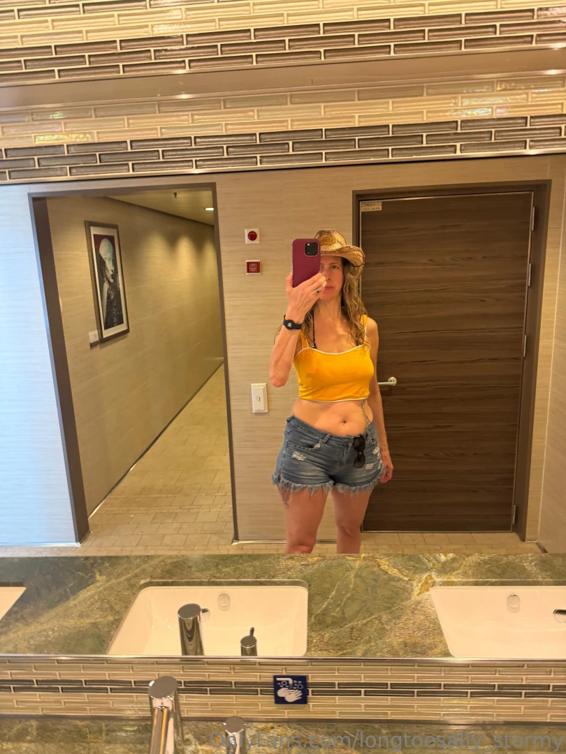 Mirror selfies part 189 