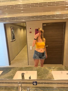 Mirror selfies part 189