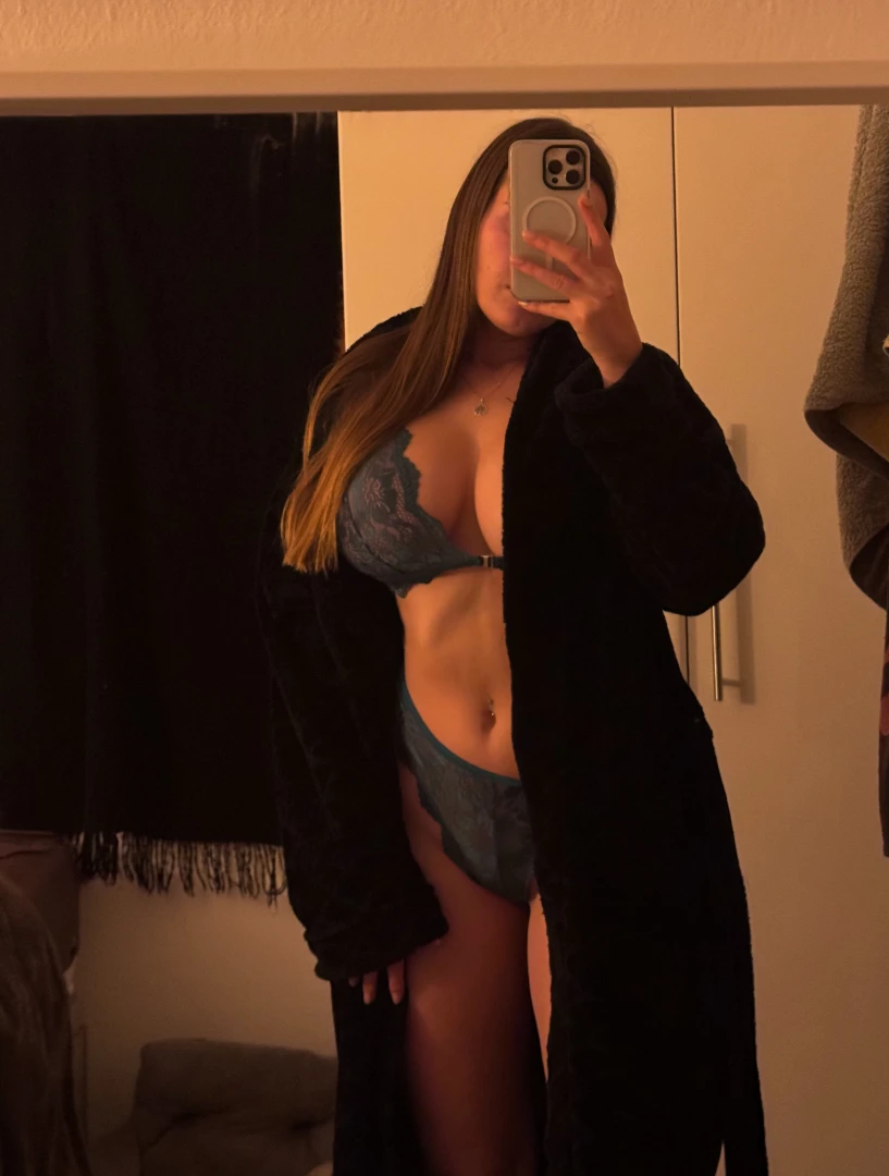 Buenas noches bb que tal tu dia me gustaria acabar lo contigo 