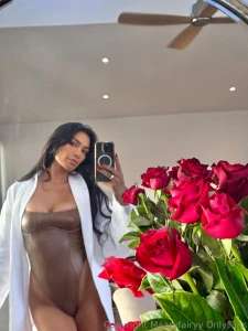 The way to my heart is flowers and a diamond tennis necklace fyi