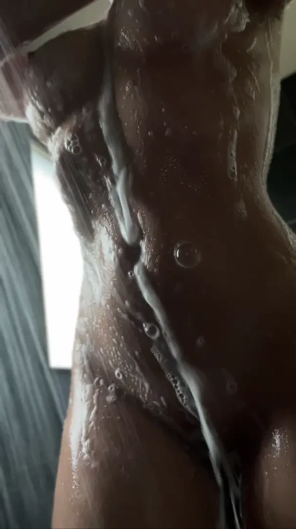 Wanna come keep me company in here 