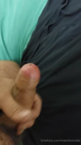 Any cum lovers out there dropped a black shirt just to get a visual on