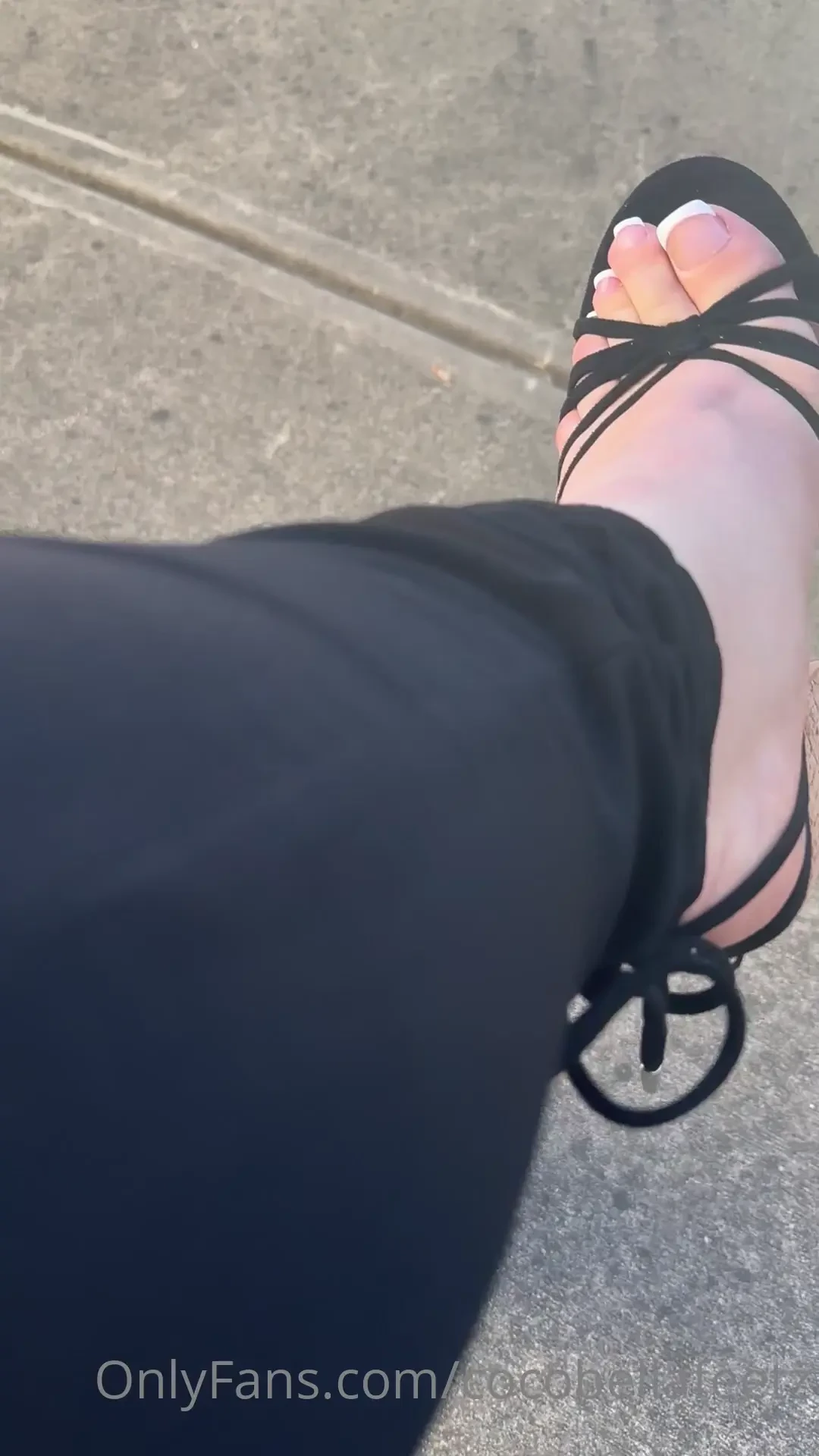 Feet in the sun who s attention i catch if i was there 