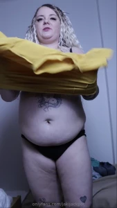 For my weight gain fetish lovers enjoy this little try on haul video