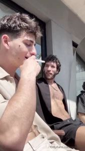 Tenia los ojos tan lindos que no podia evitar que sacara primeros