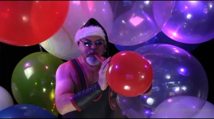 Naughty elf blowin a 17 tufftext to pop 