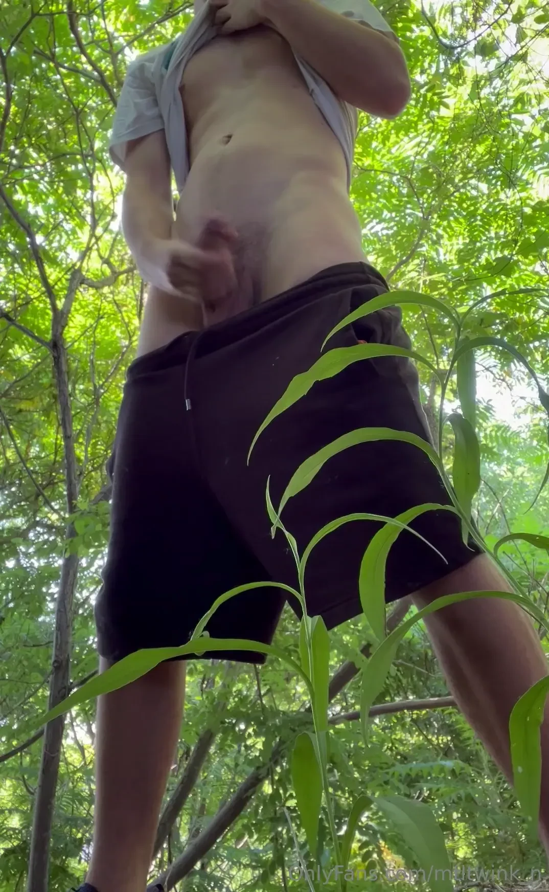 Jerking off outdoors is a fun way to beat the heat i always love 