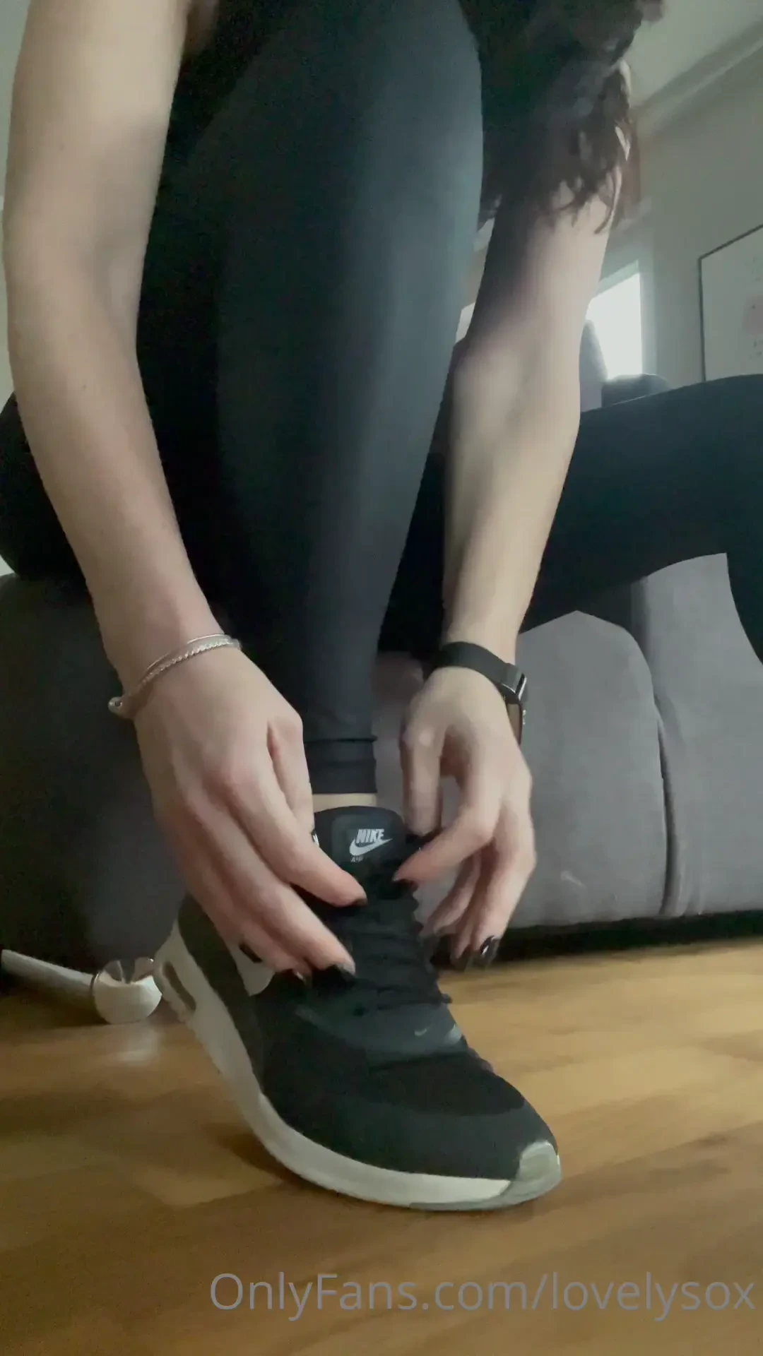 Geile nike theas s sse sneakersocken sexy lederleggins und eine 