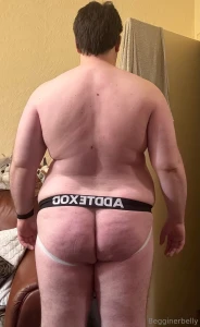 I feel so fucking fat today the way my gut s sitting the way i m