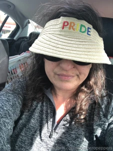 I know everyone probably thinks i m gay when i wear this visor i don t