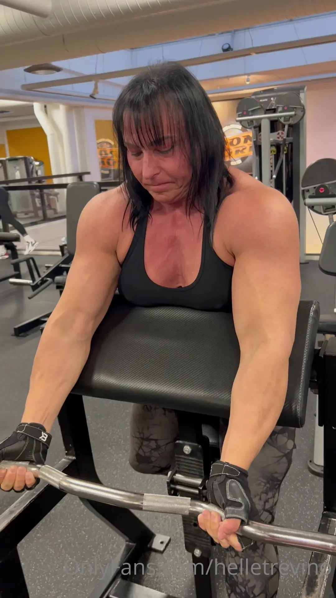 Our arm workout today was insane we did triceps biceps supersets on part 5 