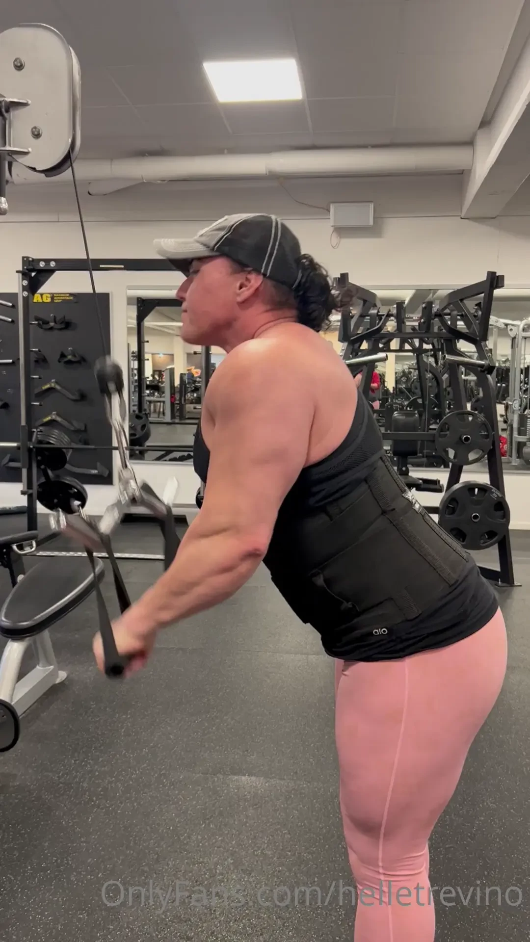 Our arm workout today was insane we did triceps biceps supersets on part 3 