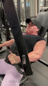 Chest training with ireneandersenifbbpro who s my guest star this week