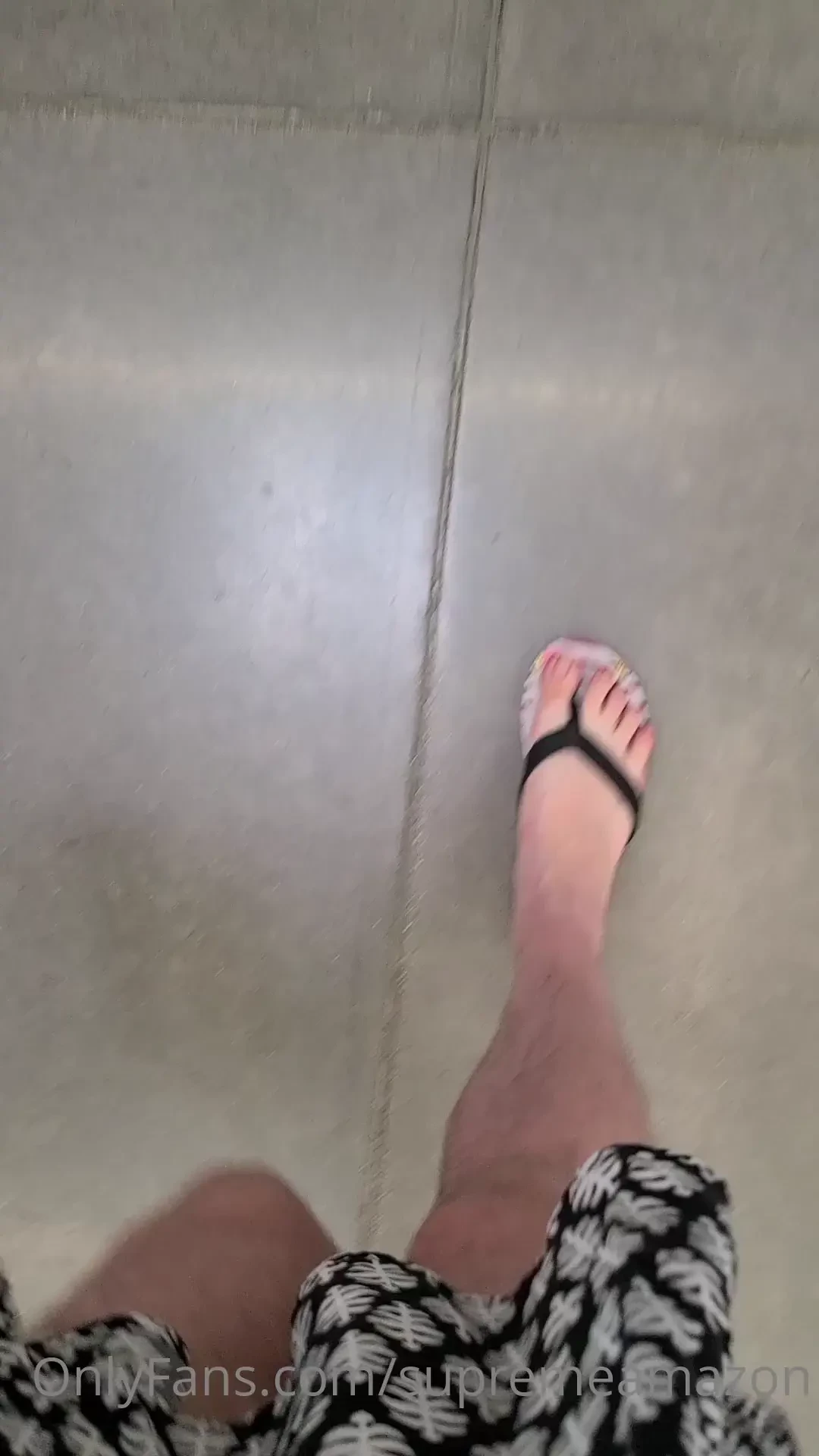 Flip flopping longlegs hairylegs walking flipflops smallshoes 