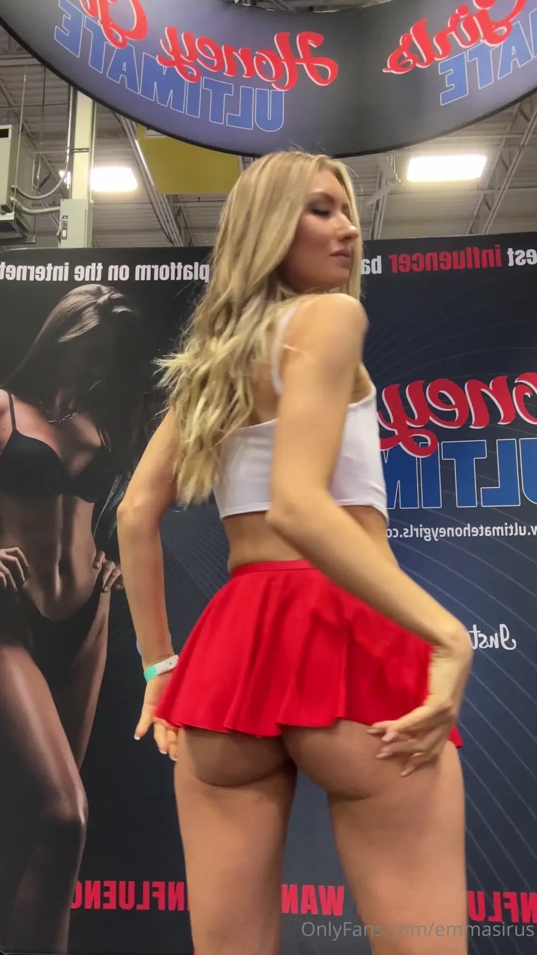 Day 2 of exxxotica what do yall think of my skirt 