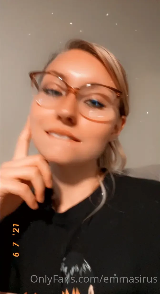 I got my glasses today which pair looks better on me part 1 