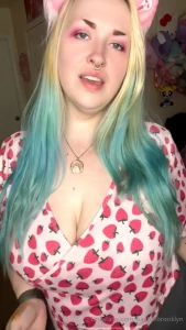 Wish i had more people sending pics of them kneeling and worshipping