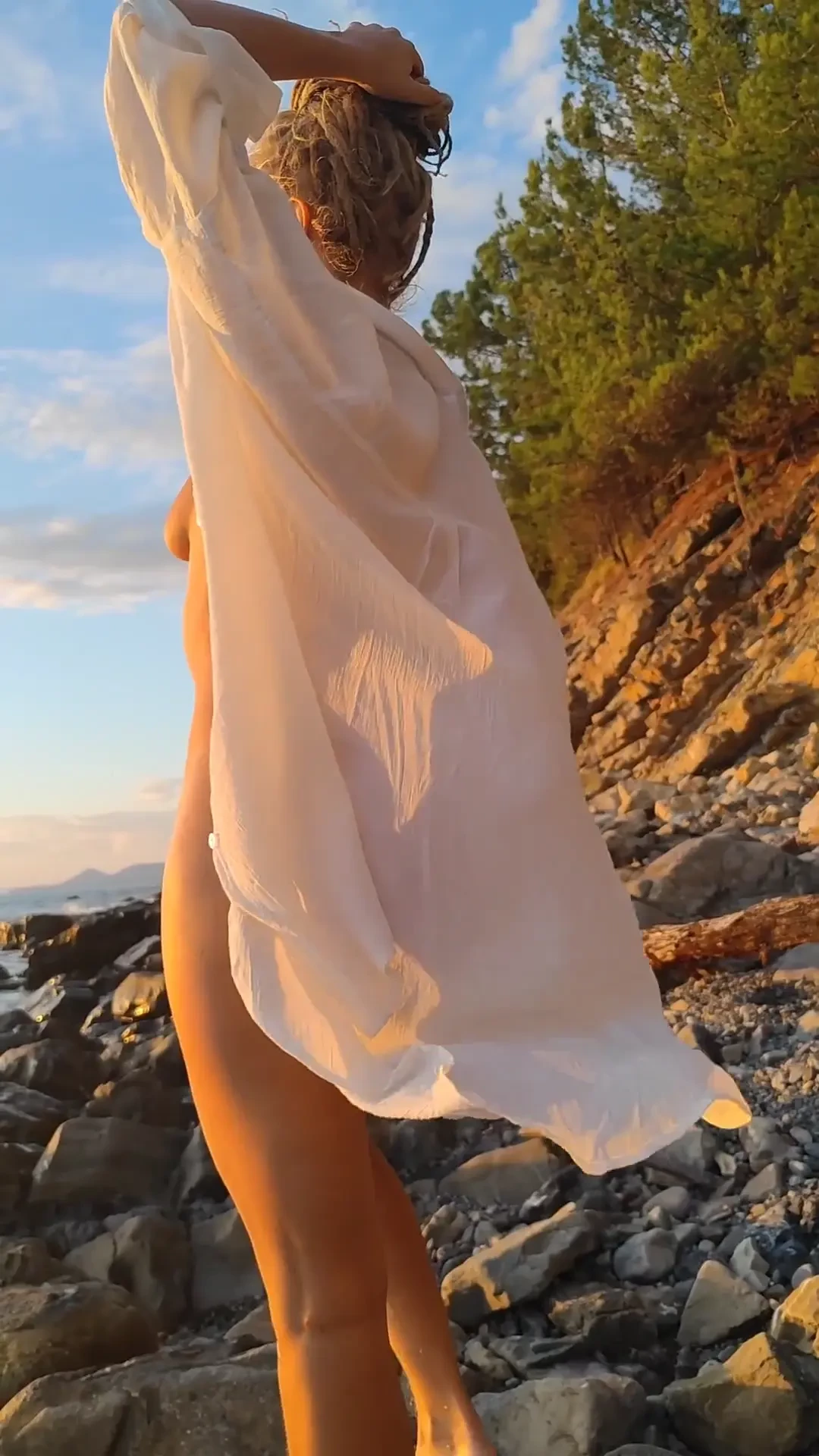 I love when the wind is playing with my shirt feel like a hero of some 