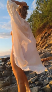 I love when the wind is playing with my shirt feel like a hero of some