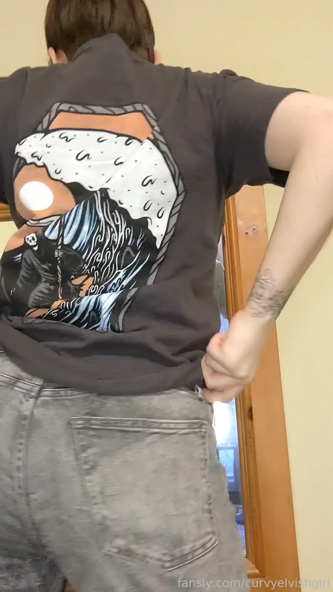 Jeans and tshirt striptease 