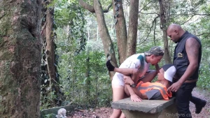 Ativo dotado arrega ou meu cu no parque e ofereceu para o seguran a