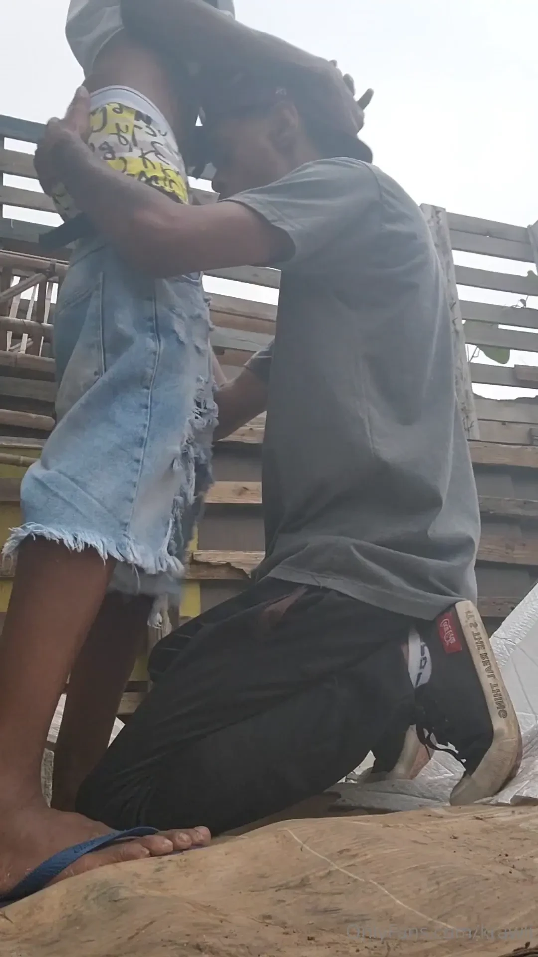 Chamei meu par a pra da uns pegas eo cara me botou pra mamar gostoso e 