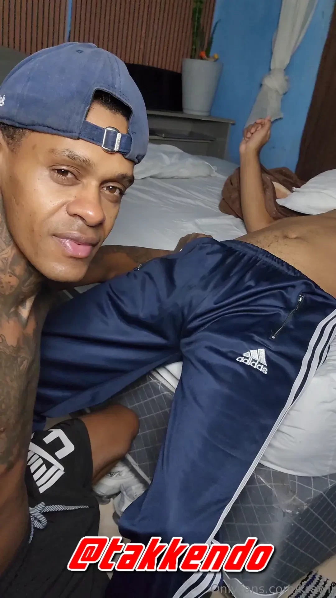 Descobrindo que meu primo tem fimose e tem pentelhos aproveitei pra 