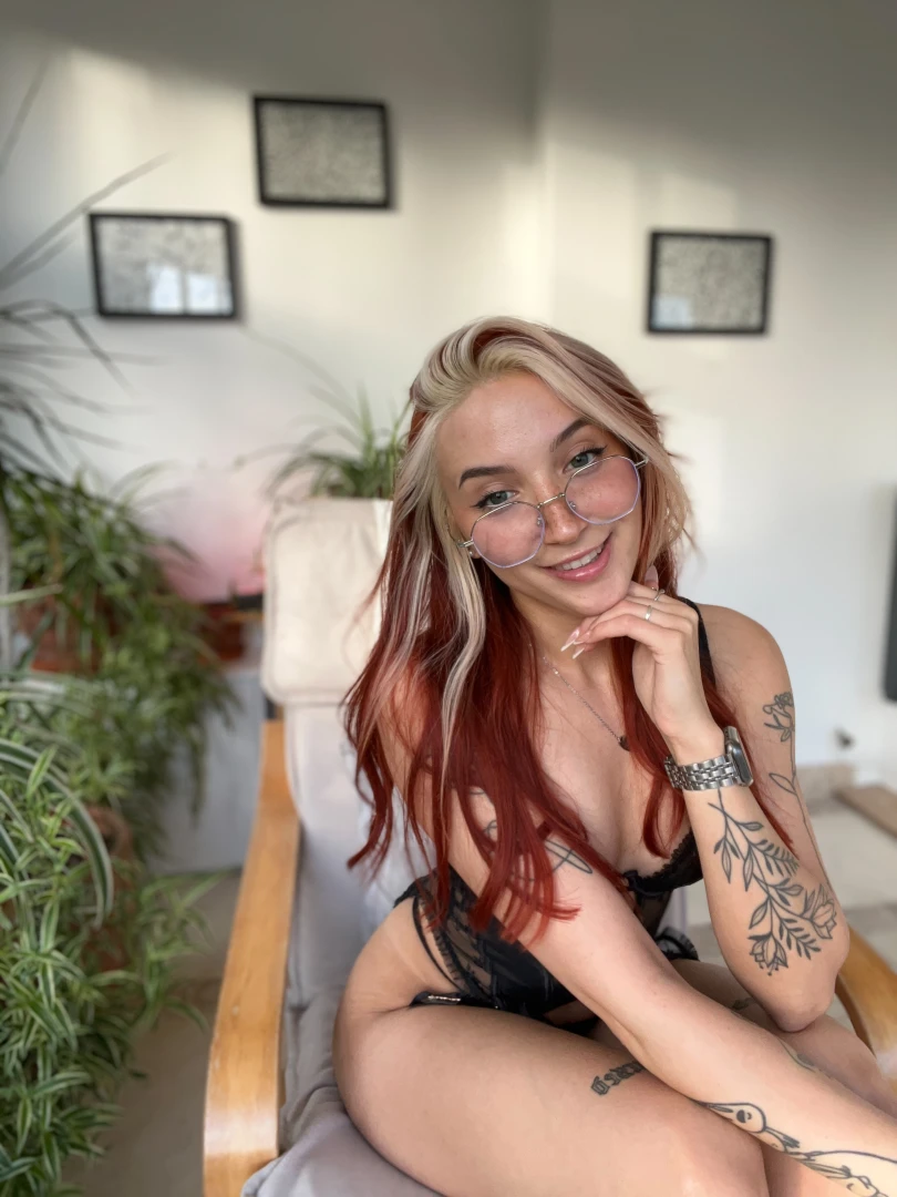 Spend the day chilling with me don t forget to check your dms 