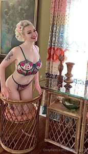 Let me fix you a tiki drink i d love to share a topless photo with you