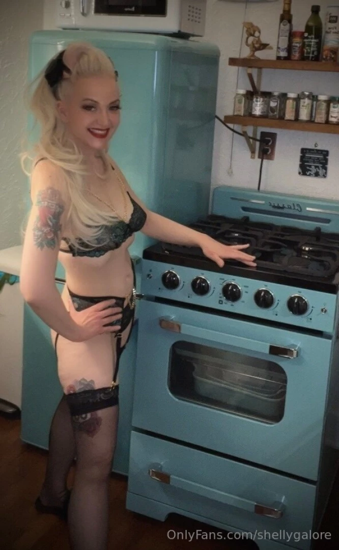 Come on-a my house and show you everything 5 for the sexiest topless 