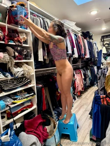 Packing for my vegas sexcation the fun starts tonight