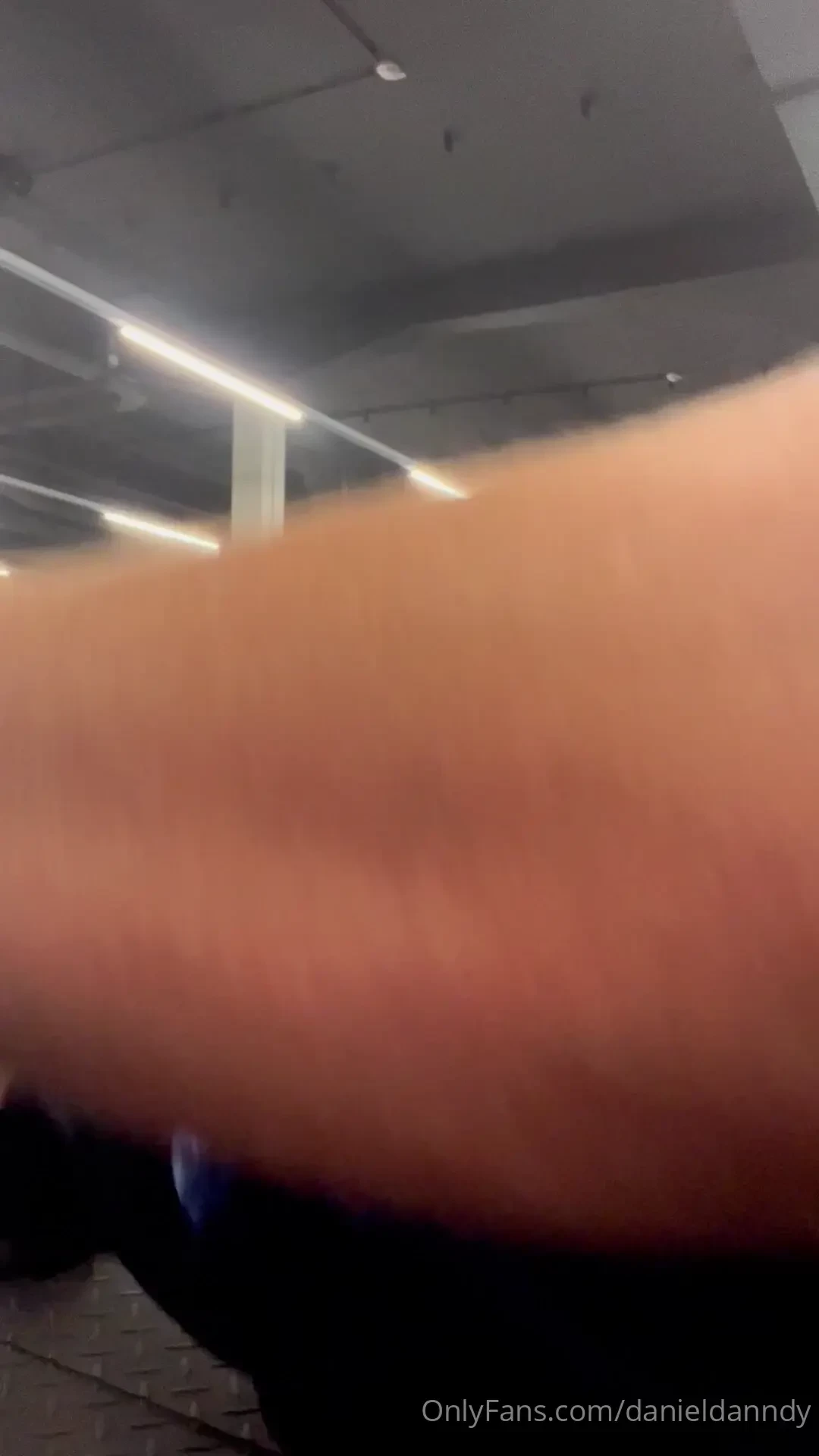 If there would be a naked guy with ready ass before me i would love 