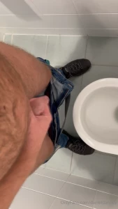 2 times cum at work on the toilette it was quit boring so i had some
