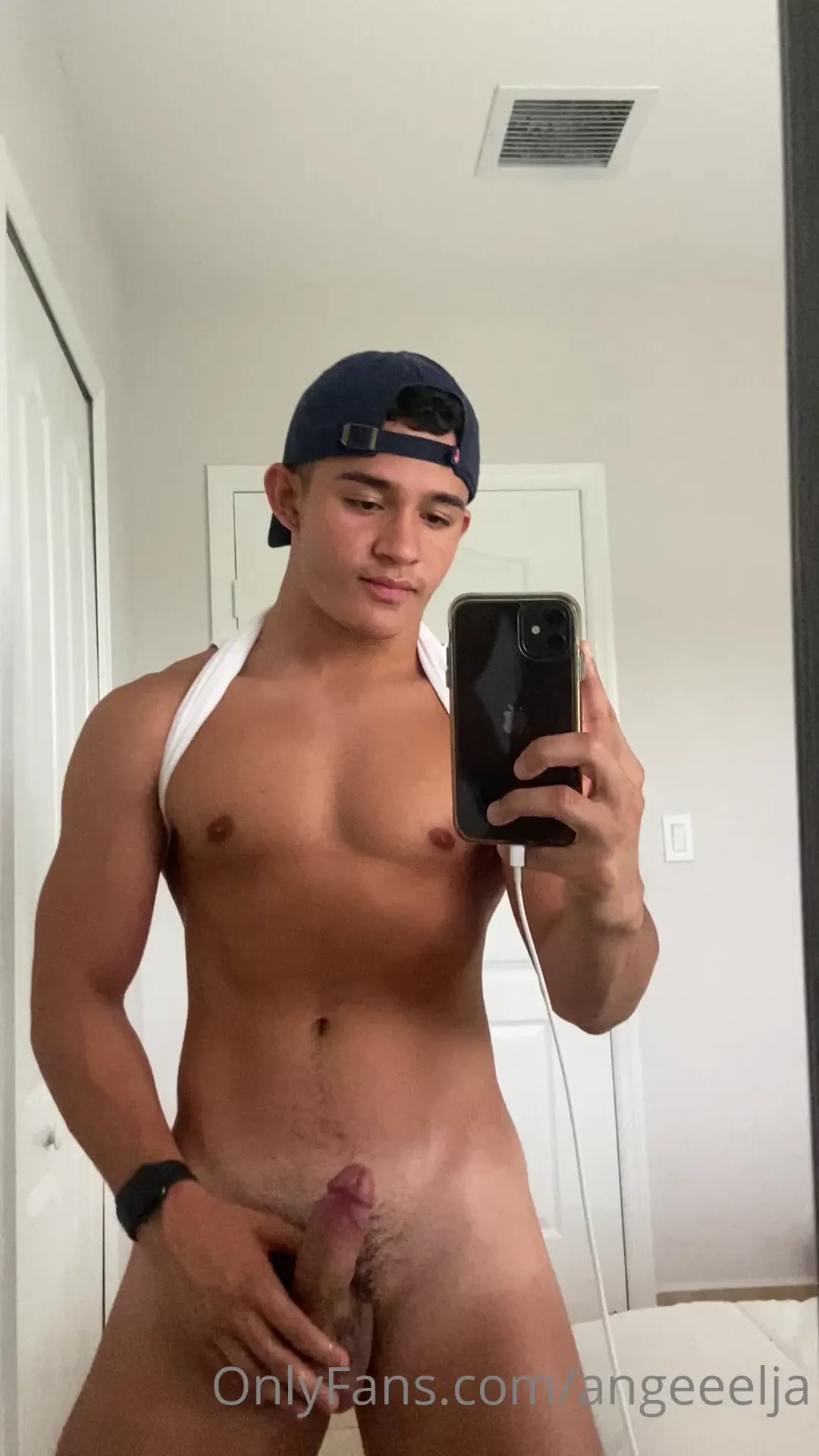 Me gusta jugar con mi saliva 