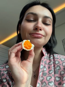 Bon appetit life lifestyle selfie brunette cute