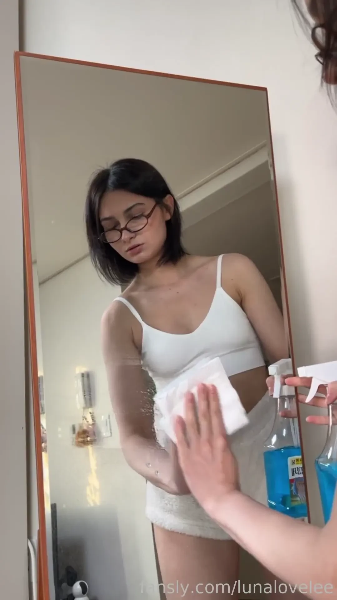 It seems that this mirror is not quite simple brunette fetishfriendly 