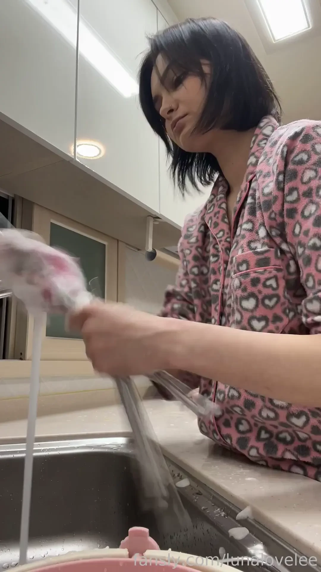 My daily routine the funny thing is the way mika watches me haha life part 2 