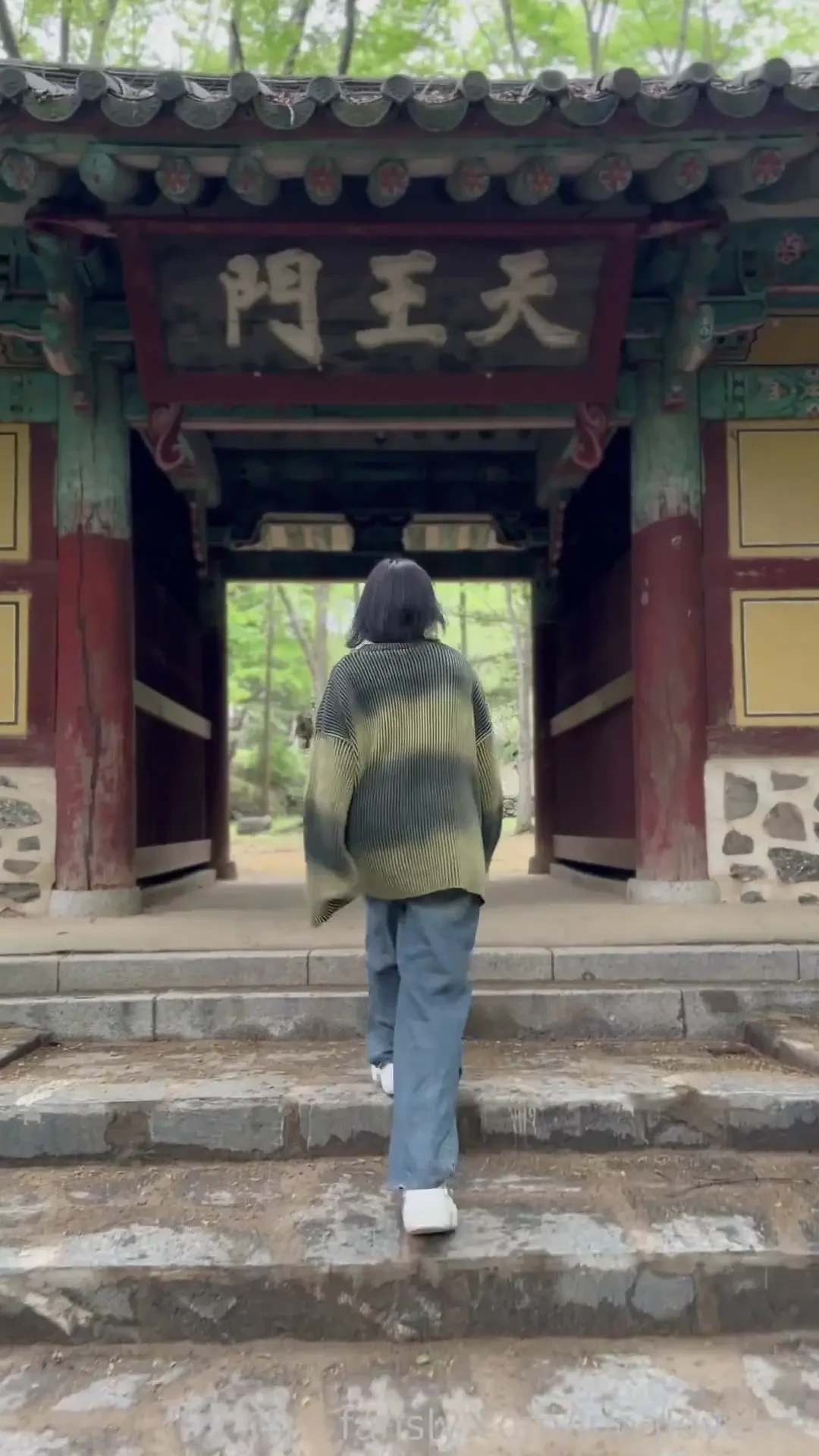 I would like to show you every corner of korea and how beautiful it is 